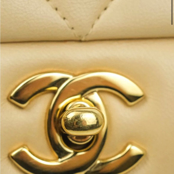SOLD $6️⃣5️⃣0️⃣0️⃣ Chanel Lambskin Beige Clair medium Classic double flap - Picture 3 of 11